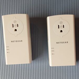 Netgear Powerline 2000 Adapter w/ Extra Outlet- Fast Wired Internet